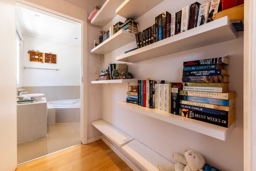 To Let 4 Bedroom Property for Rent in Fresnaye Western Cape